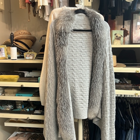 Fox Russian Winter hat and cashmere cape wrap. Beautiful set! Show stopper! - Picture 5 of 8